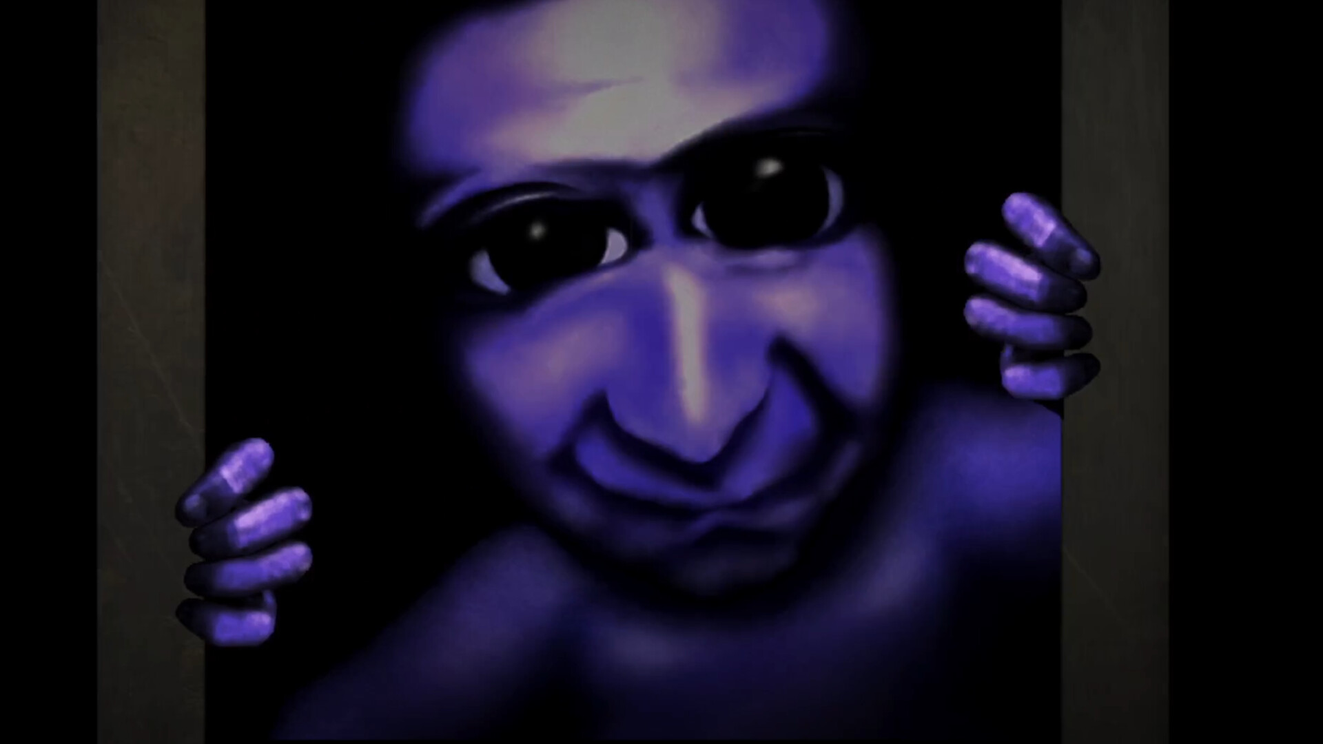 青鬼 ブルーベリー温泉の怪異/Aooni The Horror of Blueberry Onsen 免费下载 人在黑暗背景下，手里有不明的东西。游戏场景