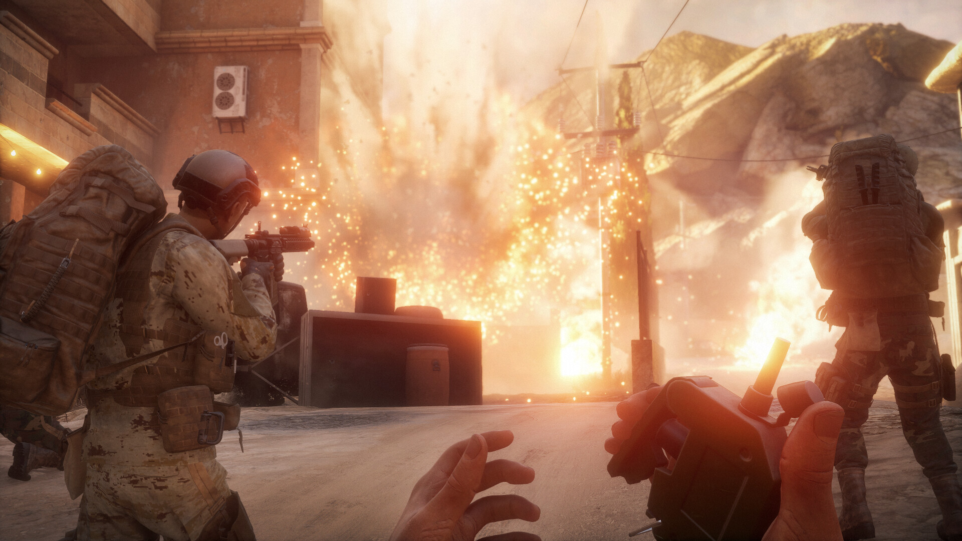 叛乱：沙漠风暴/Insurgency: Sandstorm 学习版 人们在建筑物外面进行战斗，其中有一位士兵正在开火。战斗场景